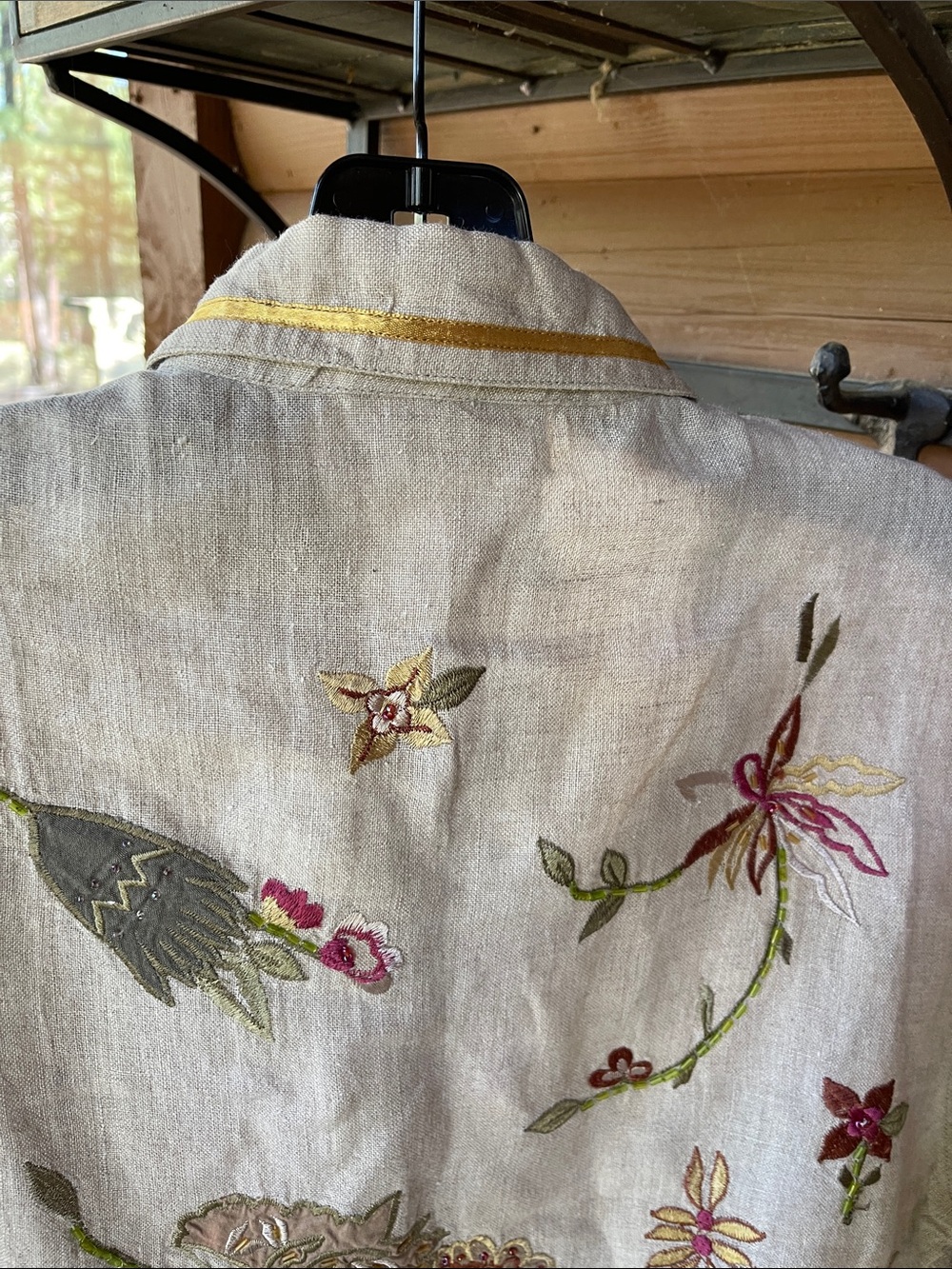 Beautiful tan embroidered 100% linen shirt - Picture 9 of 12